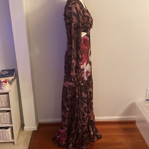 New in bag Venus’s side cut out maxi dress - Picture 6 of 15